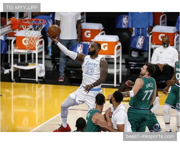 理查德森三分威胁引爆赛场，新赛季火力全开成联盟新焦点