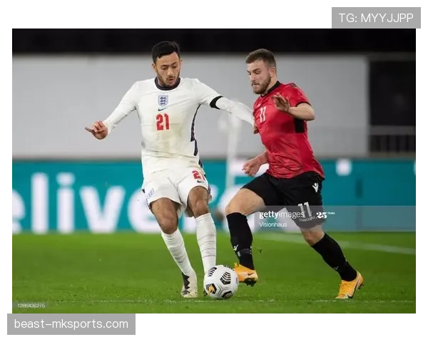 德怀特·麦克尼尔闪耀赛场，助球队斩获关键胜利再创佳绩